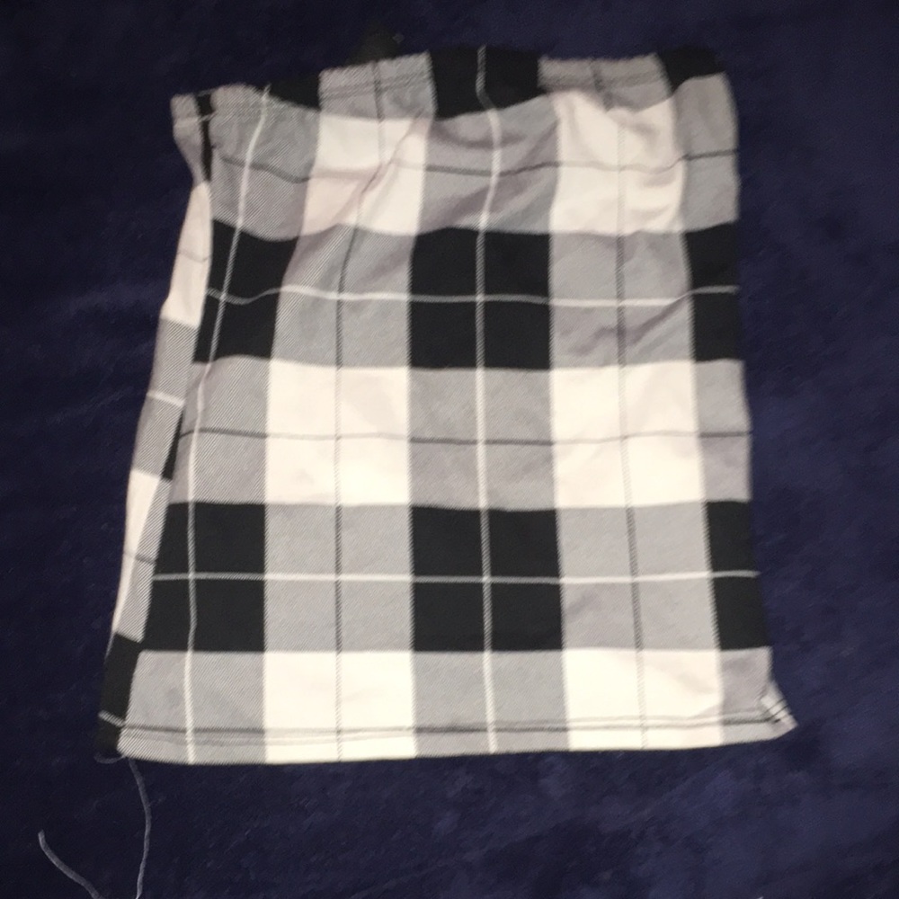 small crop top , no sleeve , black n white n gray , sketchy around top area ,